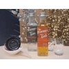 - Regalo di Capodanno "Set di 2 vodka Nemiroff + 2 bicchieri + 1 caviale di salmone rosa 100 gr"