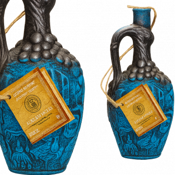 Vino rosso "Alazani Valley", semi-dolce, 11,5%, 750 ml Vino rosso "Alazani Valley", semi-dolce, 11,5%, 750 ml